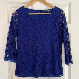 Adrienne Papell lace top with 3/4 sleeves hidden zipper